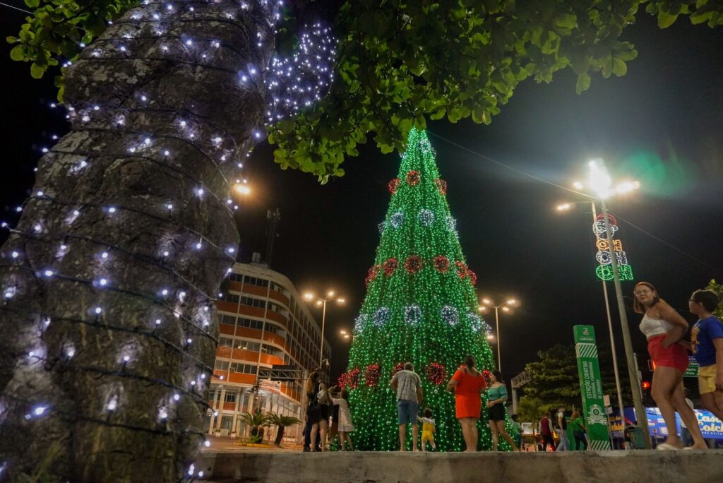 Caruaru inaugura luzes natalinas, com destaque para os novos pontos da cidade que foram contemplados.