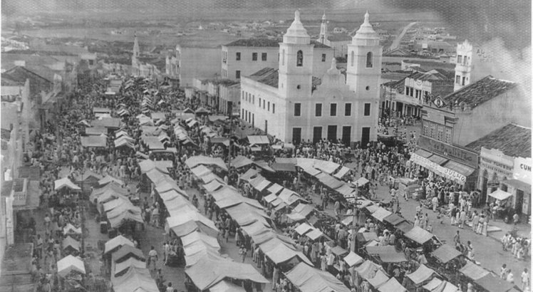 (Imagem: Feira de Caruaru, possivelmente década de 1940 Paulo Santos)