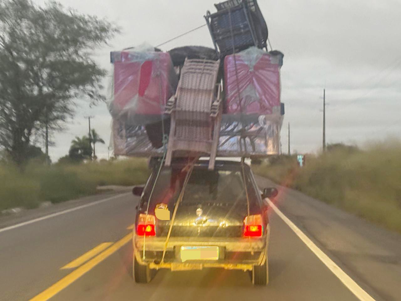 carro-agrestina-prf-irregular-transportando