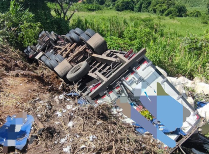 Vítima ficou presa às ferragens por cerca de 4 horas. (Imagem: Divulgação/PRF)