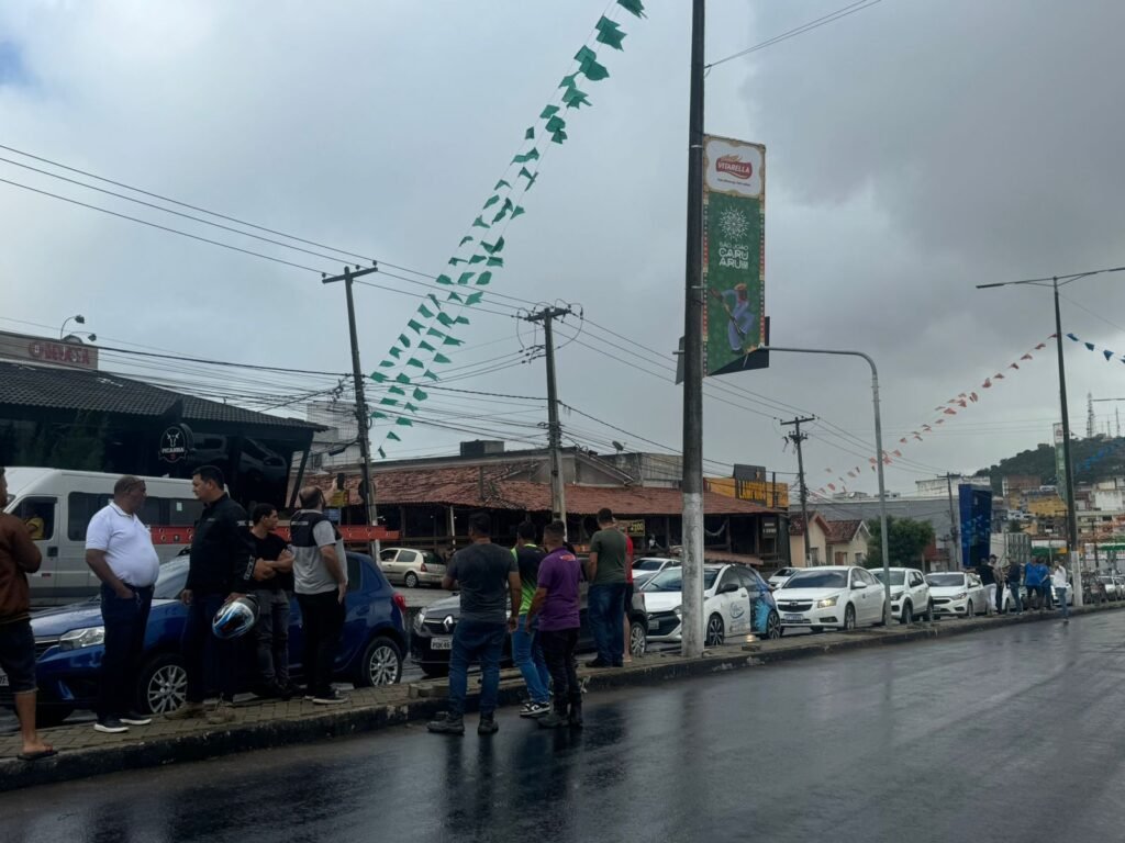 Protesto aconteceu nesta sexta (21). (Imagem: Natália Rodrigues/Metropolitana FM Caruaru)