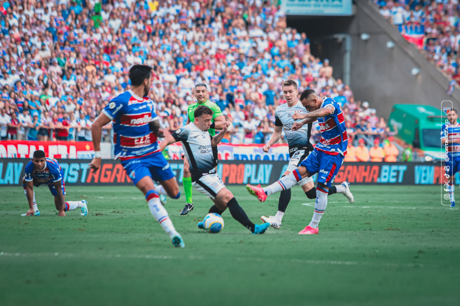 corinthians-enfrenta-o-fortaleza-na-arena-castelao-