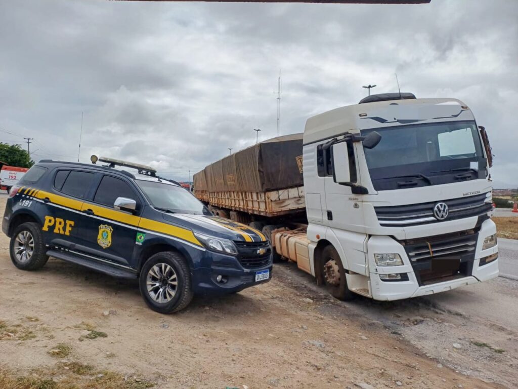 Veículo possuía registro de furto. (Imagem: Divulgação/PRF)