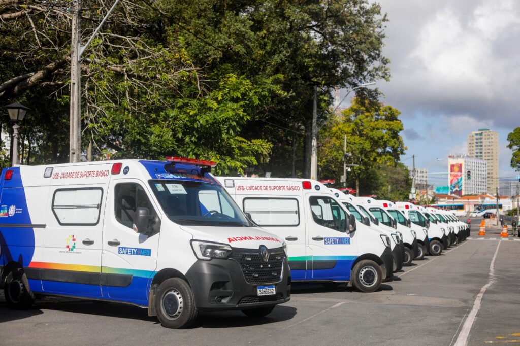 Em Caruaru, o Hospital Regional do Agreste (HRA) foi contemplado com 3 ambulâncias. (Imagem: Miva Filho/ Secom)