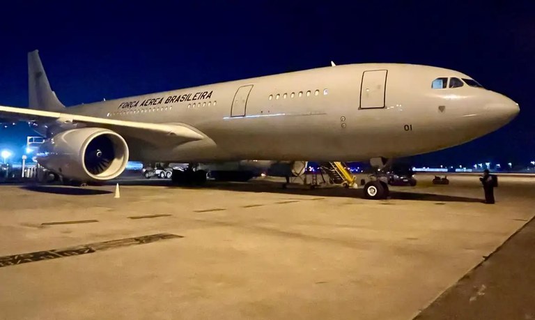 Avião está previsto para chegar no Brasil no domingo (6). (Imagem: Divulgação/ FAB)