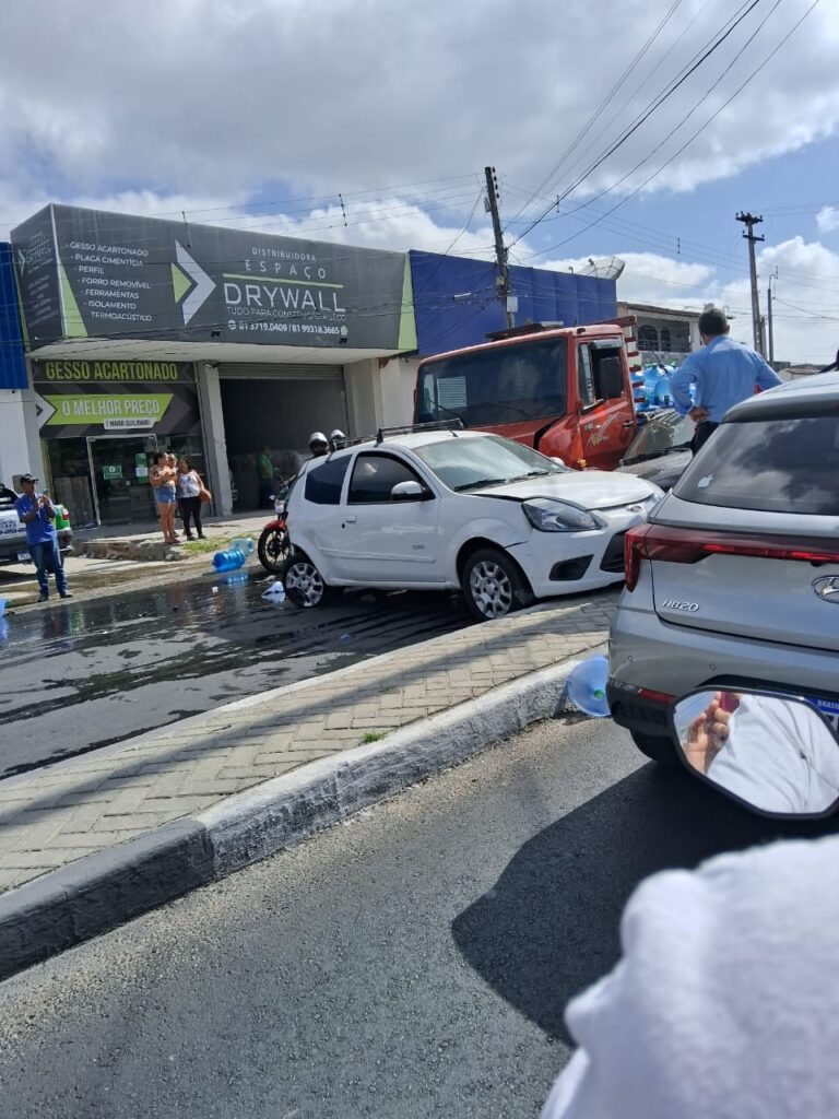 acidente-avenida-caruaru-sextafeira