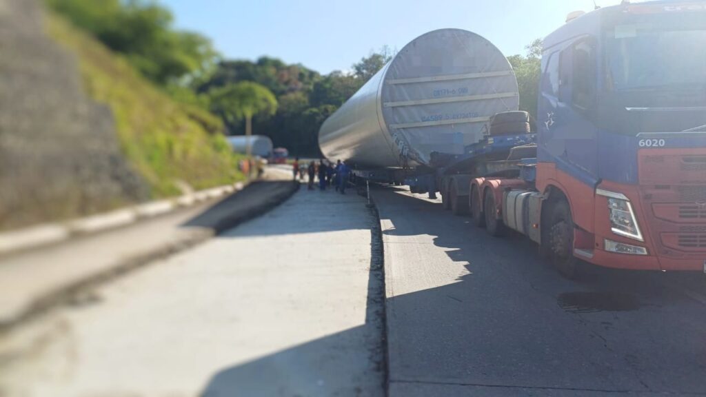 Há cerca de 3 a 4 km de congestionamento. (Imagem: Divulgação/PRF)