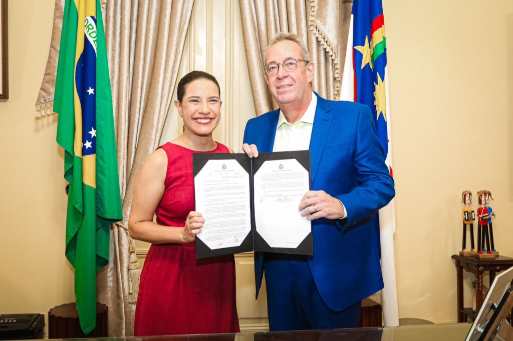 Sanção aconteceu nesta terça (17), no Palácio do Campo das Princesas. (Imagem: Janaína Pepeu/Secom)