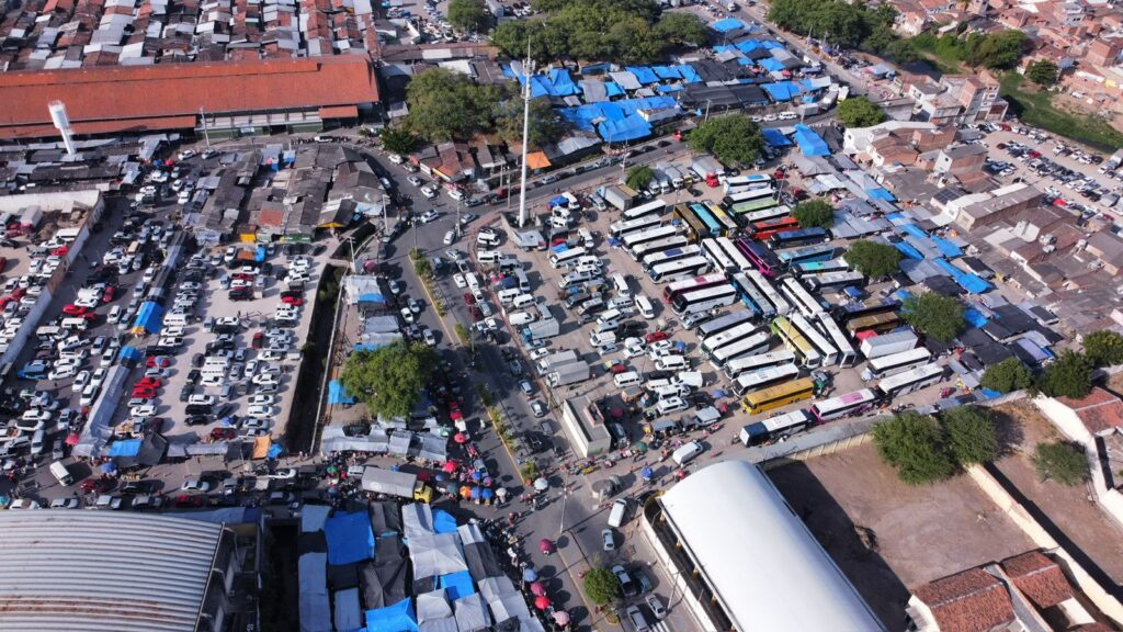 Objetivo é garantir mais vagas de estacionamento para os feirantes e compradores. (Imagem: Secom/Divulgação)