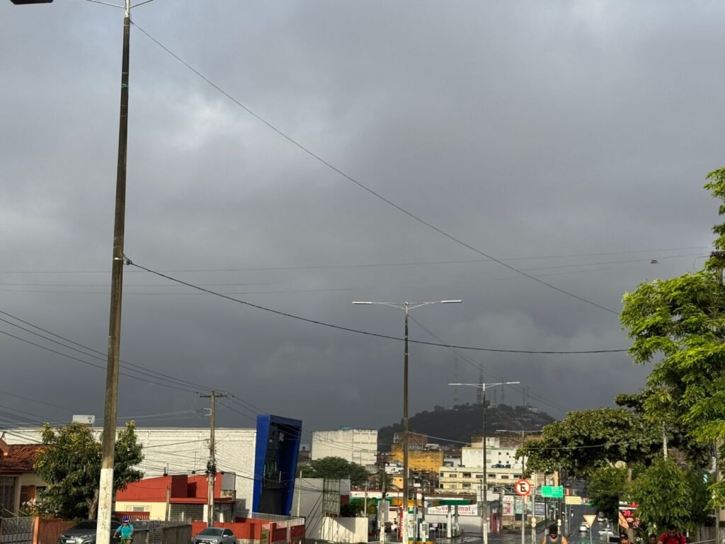 Em Caruaru a semana começou com chuva. (Imagem: Natália Rodrigues/Metropolitana FM Caruaru)