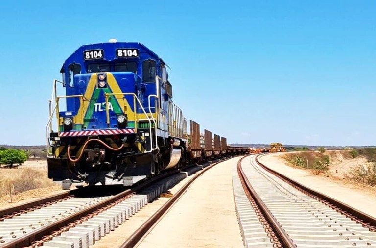 Trecho da ferrovia liga o município de Salgueiro ao Porto de Suape. (Imagem: TSLA)