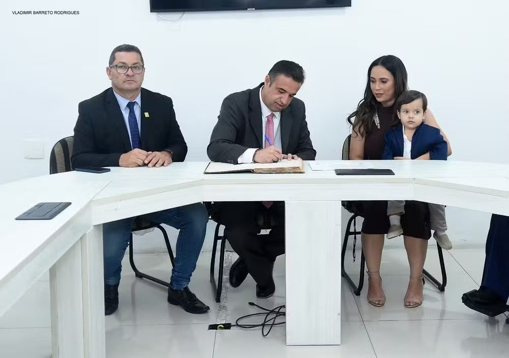 aline-nascimento-posse-vereadora-caruaru