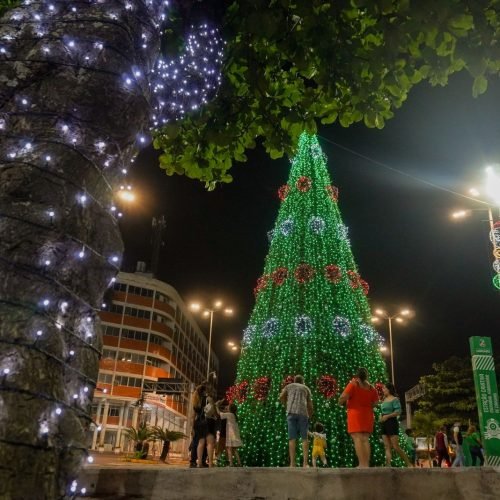 Caruaru inaugura luzes natalinas, com destaque para os novos pontos da cidade que foram contemplados.