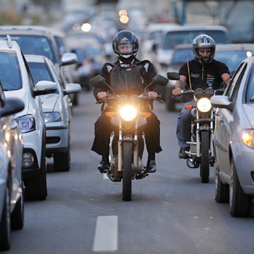 Lei também cria o Dia Nacional dos Motociclistas. (Imagem: Pedro França/Agência Senado)