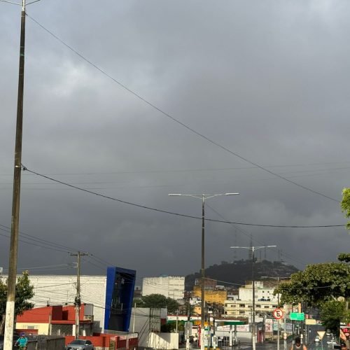 Em Caruaru a semana começou com chuva. (Imagem: Natália Rodrigues/Metropolitana FM Caruaru)