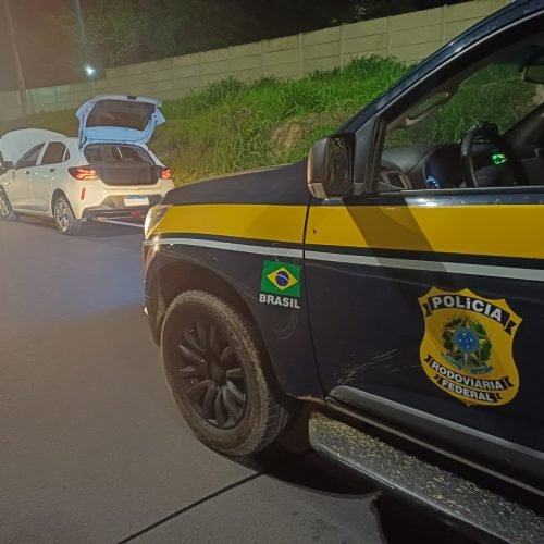 Carro havia sido roubado no anos de 2023. (Imagem: Divulgação/PRF)