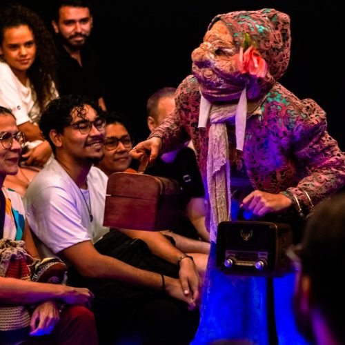 Espetáculo acontecerá no Teatro Rui Limeira Rosal, no Sesc. (Imagem: Divulgação/Sérgio Lima)