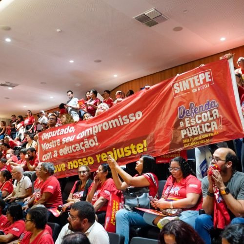 Projeto foi aprovado nesta segunda-feira (09). (Imagem: Pericles Chagas/Sintepe)