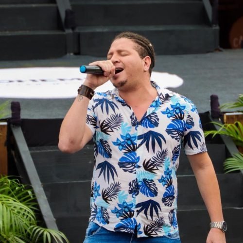 Cantor sofreu acidente em uma piscina. (Imagem: Reprodução/Instagram)