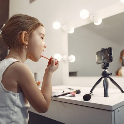 Medida também vale para o Facebook. (Imagem: Reprodução/Freepik)