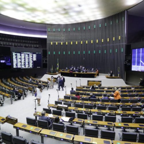 Proposta segue agora para análise na Comissão de Constituição e Justiça e de Cidadania. (Imagem: Divulgação/ Câmara dos Deputados)