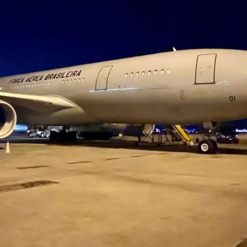 Avião está previsto para chegar no Brasil no domingo (6). (Imagem: Divulgação/ FAB)